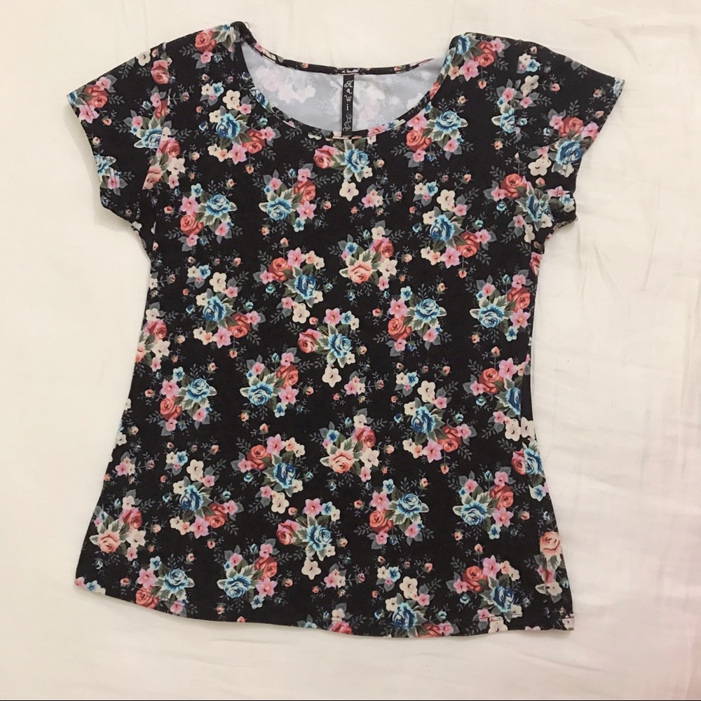 Super soft black floral pattern shirt 💕⚡️